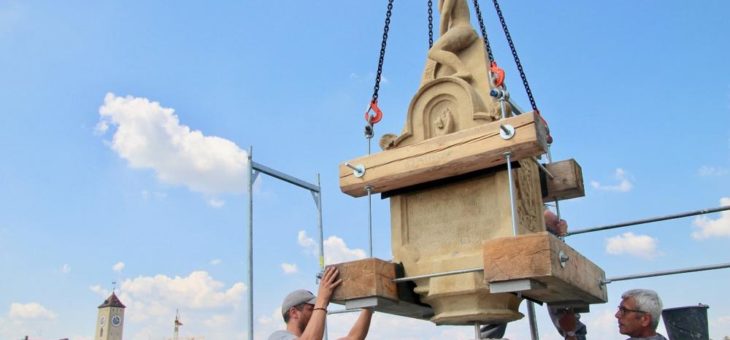 Das legendäre Regensburger „Bruckmandl“ ist zurück auf der Steinernen Brücke
