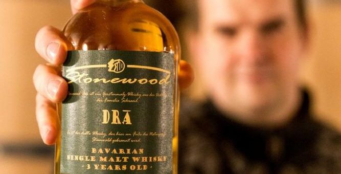 Die Whisky-Welt reißt sich um die goldbraunen Edel-Spirituosen aus der Oberpfalz