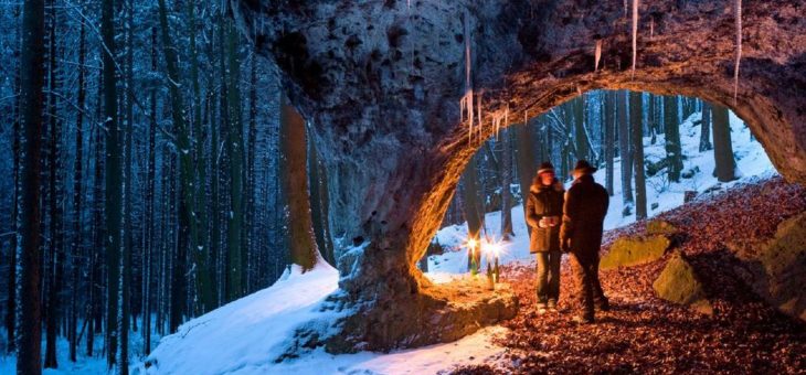 „Felsenkirche“ im romantischen Winterkleid