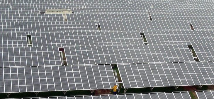 Schwankende Leistung der Solarkraftwerke: HighTech aus Bayern stabilisiert Stromerzeugung aus Sonnenkraft
