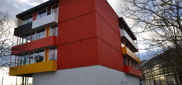 Berliner Dachdecker setzen auf vorgehängte hinterlüftete Fassadenbekleidung