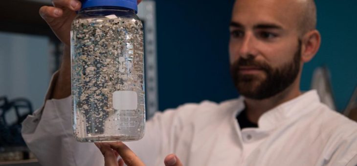 The Ocean Cleanup verwendet DURAN® Glaswaren bei Forschungen zum Thema Mikroplastik