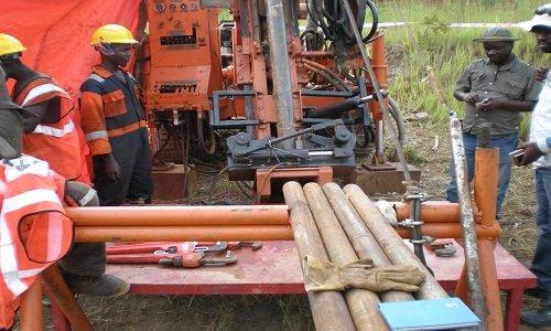 AVZ Minerals: Warteschleife für Millionen-Finanzierung