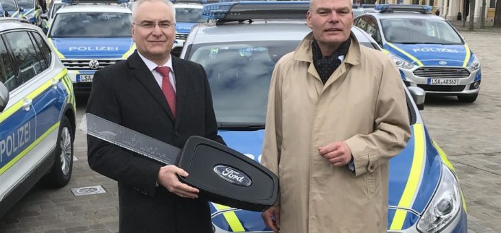Ford übergibt 47 S-MAX-Funkstreifenwagen an das Land Sachsen-Anhalt