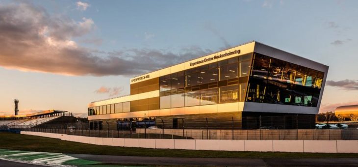 Porsche Experience Center mit LED-Lichtwerbung von guttenberger+partner