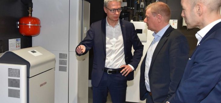 Europaabgeordneter Dr. Markus Pieper besucht STIEBEL ELTRON