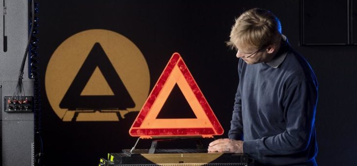Autopannen: Auf standfeste Warndreiecke achten