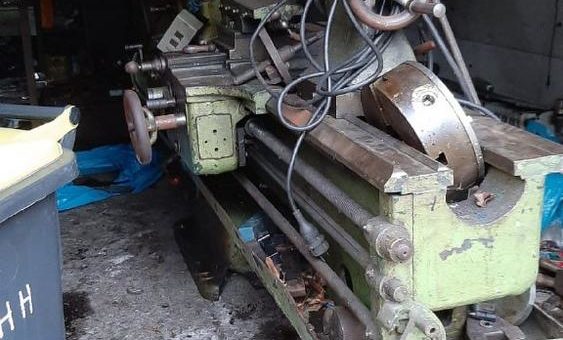 Schrotthändler bieten ihren Entrümpelung und Abholservice von Schrott