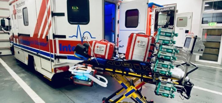 DRK-Rettungsdienst holt Covid-19-Patienten am Flughafen Köln/Bonn ab