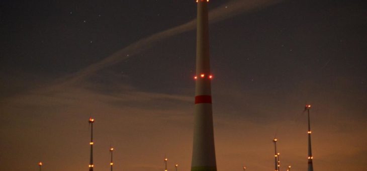 Das nächtliche Blinken der Windräder im Kreis Paderborn hat bald ein Ende