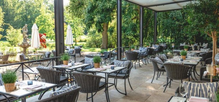 Brunch nach Art der Kaiserin, traditioneller Rosenaufstrich und die tiefsten Blautöne, soweit das Auge reicht – Hier wird Frühstück auf eine besondere Art zelebriert