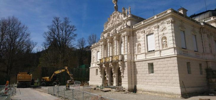 Neuer Schlossplatz aus Granit für Linderhof