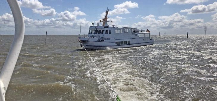 Seenotretter von Juist bringen Fahrgastschiff sicher in den Hafen