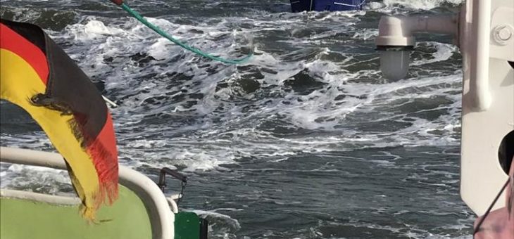 Seenotretter helfen Fischkutter aus bedrohlicher Lage