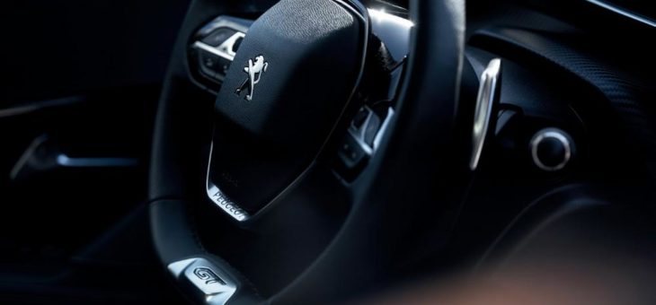 Die Geschichte des PEUGEOT Lenkrads: Von der Lenkstange zum Multifunktions-Tool