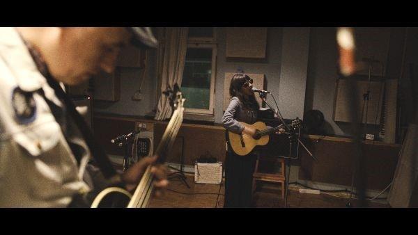 Neue Single & Video : Acht Eimer Hühnerherzen – Zement