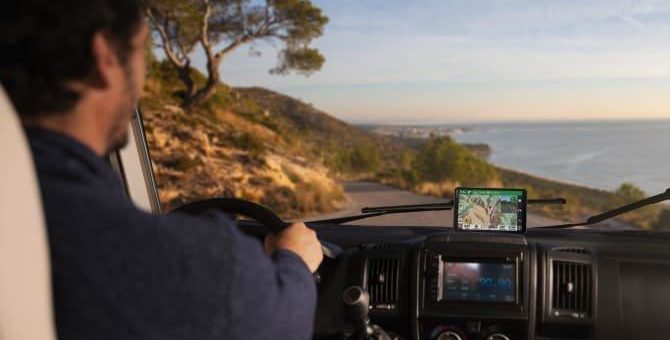 Camping-Begleiter im Großformat: der Garmin Camper 890 MT-D