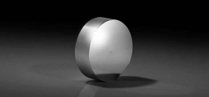 Edmund Optics und Cailabs geben neue Partnerschaft bekannt: Laserstrahlformung durch Reflexion ab sofort mit lagerhaltigen Standardprodukten möglich