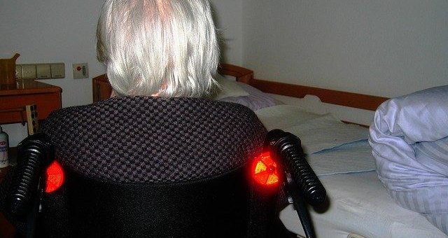 Zwei Drittel der Deutschen fürchten, im Alter zum Pflegefall zu werden – Pflegetagegeldtarife 2019 im Fokus des IVFP