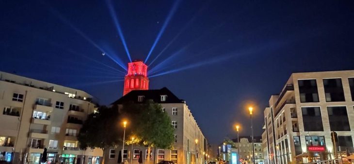 Zeichen zur Rettung der Veranstaltungsbranche „Night of light 2020“ mit Stadthalle und Schloß Broich