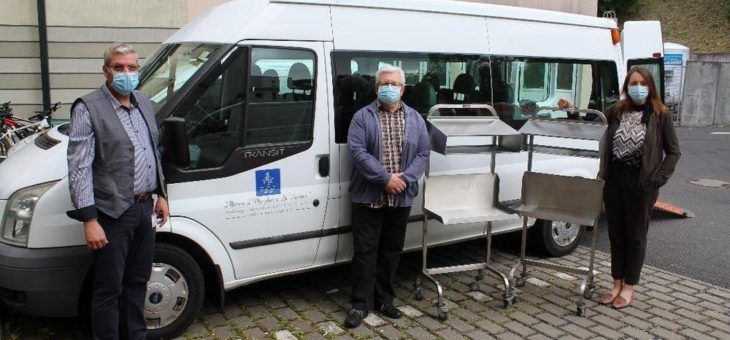 Die ASKLEPIOS Neurologische Klinik Falkenstein spendet Isolierwagen an Hospiz und Pflegeheime