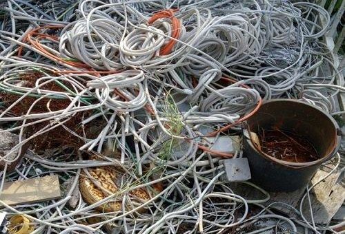 Wir kaufen Ihren Schrott und Ihr Altmetall in Düsseldorf – Barauszahlung bei der Schrottbholung