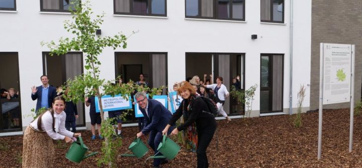 Geo-Naturpark: Zwei Ginkgo-Bäume an Metropolitan International School in Viernheim übergeben