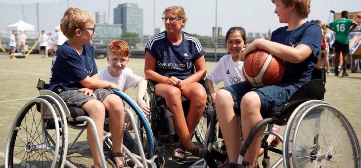 Rollstuhl-Parcour und Streetsoccer auf dem Dach des Deutschen Sport & Olympia Museums