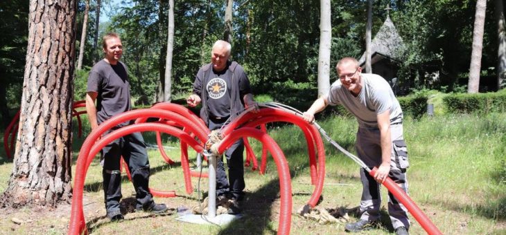 Endspurt beim Aufbau für das Sparkassen-Waldleuchten