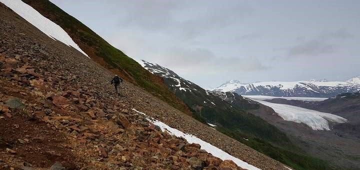 Covid-19-Ausbruch als Schneeflocke, die eine Lawine auslöste
