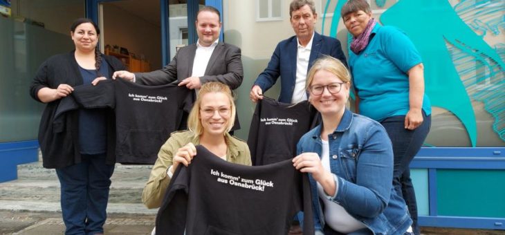 Marketing Osnabrück spendet 40 Glücks-Hoodies an das Osnabrücker Mädchenzentrum