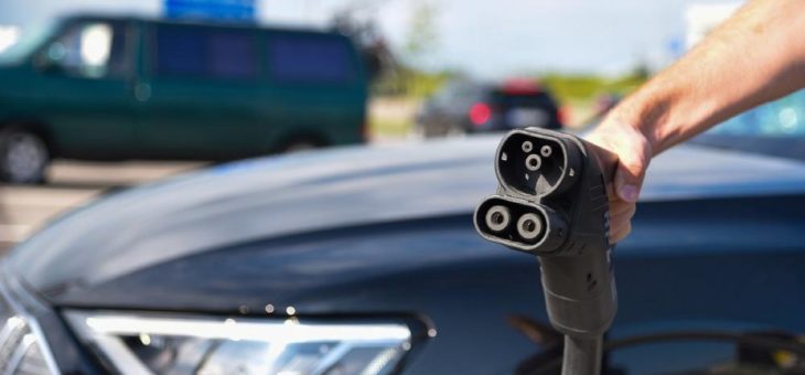 TÜV SÜD: Urlaubsreise mit dem Elektroauto? Klar geht das!