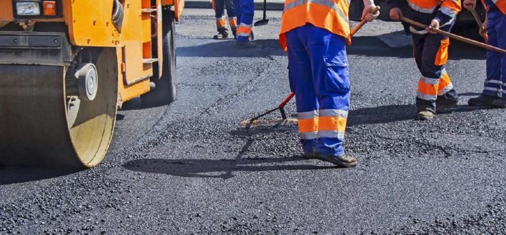 Verkehrsbehinderungen bei der Anfahrt zum Flughafen im August