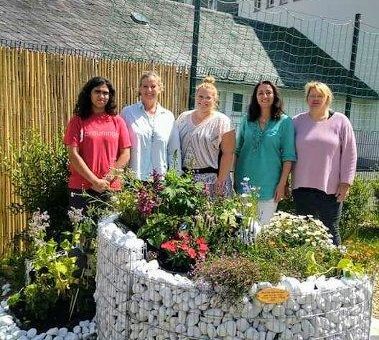 Biene, Falter und & Co. finden reichlich „Kraftstoff“ an der NektarTankstelle im Kinder- und Jugendheim Phönix