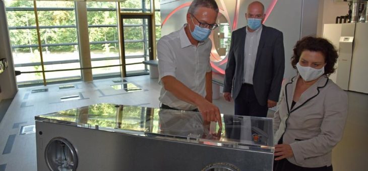 Niedersachsens Gesundheitsministerin Carola Reimann im Gespräch mit Stiebel Eltron in Holzminden