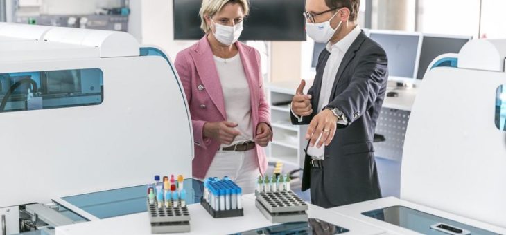 Landesministerin zu Besuch bei Roche in Mannheim