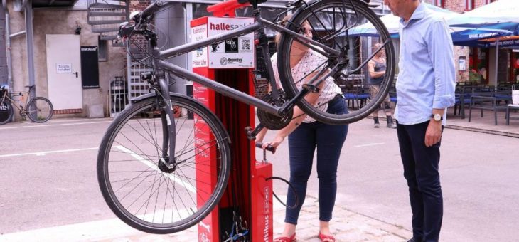 Rollt’s wieder? Erste Fahrradreparaturstation in Halle