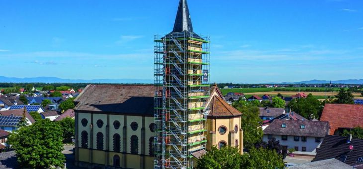Kircheneinrüstung mit Fassadengerüst: Flexibel anpassbar und sicher