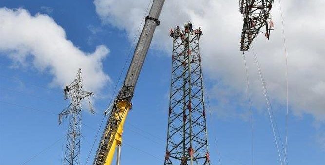HanseWerk-Tochter Schleswig-Holstein Netz ertüchtigt Leitung zwischen Heide und Strübbel