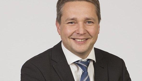 Interview mit Dipl.- Ing. Fabi­an Vieh­rig (GDW): Mehr Tem­po durch Typen­ge­neh­mi­gun­gen im seri­el­len Woh­nungs­bau?