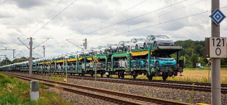 Volkswagen stellt Weichen für 100 Prozent Grünstrom-Transporte mit der Deutschen Bahn