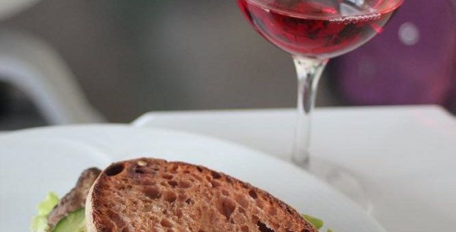 Hochklassige Premiumweine und die „Snacks der Zukunft“ – Start der Weindorf-Auslese