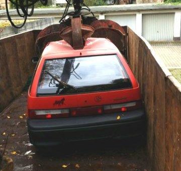 Autoverschrottung bei illegal abgestellte Schrottautos