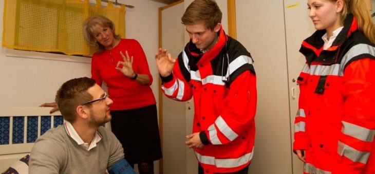Zum Internationalen Tag der Gebärdensprache – Sonderfortbildung für medizinische Rettungskräfte