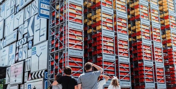 Imposantes Kleinteilelager für das Verkehrshaus der Schweiz
