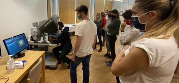 Medizinstudenten auf Tuchfühlung mit da Vinci