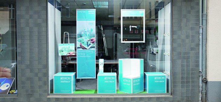 Professionelle Schaufensterdekoration von ASSA ABLOY