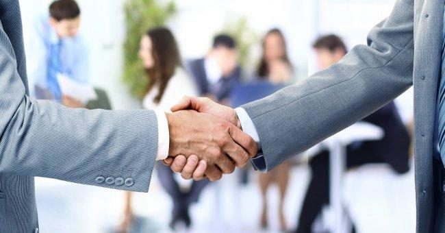 Critical Manufacturing kündigt Partnerschaft mit Hilpert Electronics in der Schweiz und Liechtenstein an