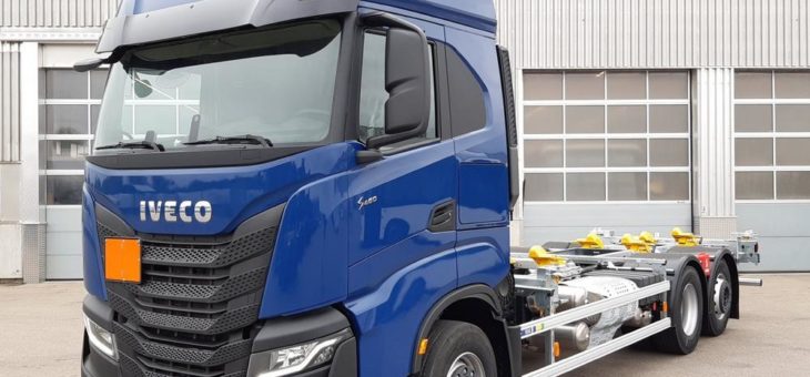 IVECO S-WAY: Jetzt auch mit Wechselverkehrsausstattung