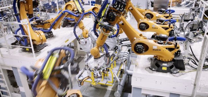 Mit mehr als 1.700 KUKA Robotern: Volkswagen startet Serienproduktion des ID.4